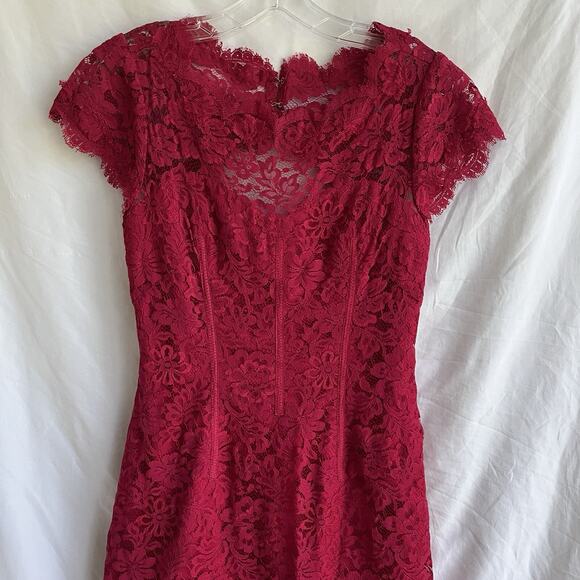 Monique Lhuillier red lace short dress, open back, Size 8, glam, party, Holidays - Picture 2 of 8